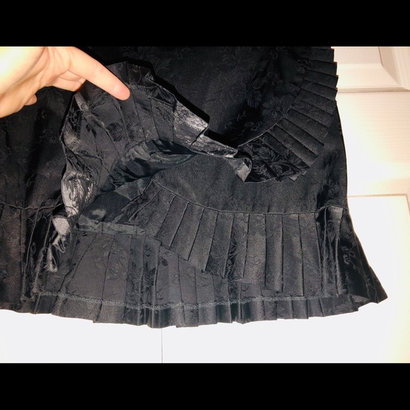 Guess black satin/jacquard jacket & miniskirt - Picture 6 of 7